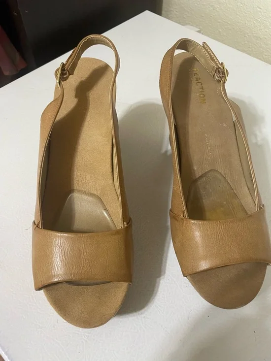 Reaction Kenneth Cole Women's Tan Wedge Sandals. Good Condition. Size 9. - Picture 1 of 11